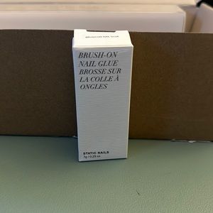 Static nails brush on nail glue brand new in box